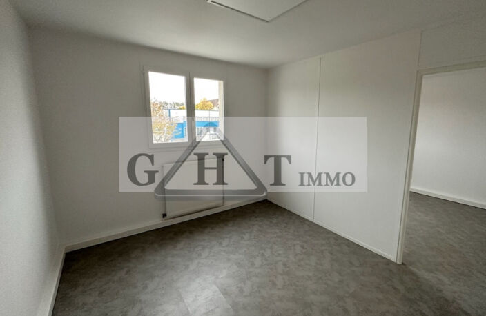 ENTREPOT de 130 m² à louer à Savigny le Temple — photo 3