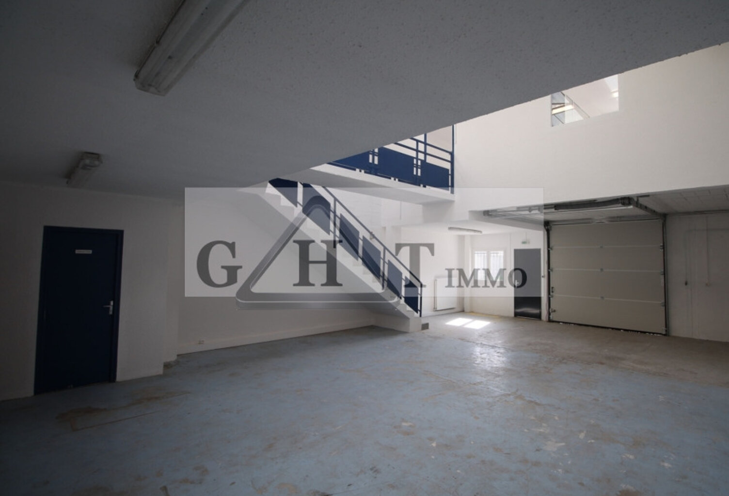 Entrepôt de 151 m² à louer à Moissy Cramayel — photo 1