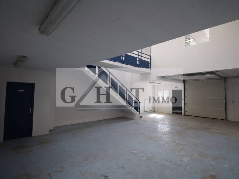 Entrepôt de 151 m² à louer à Moissy Cramayel — photo 1