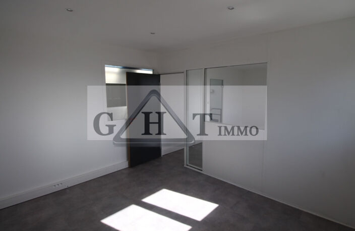 Entrepôt de 151 m² à louer à Moissy Cramayel — photo 4