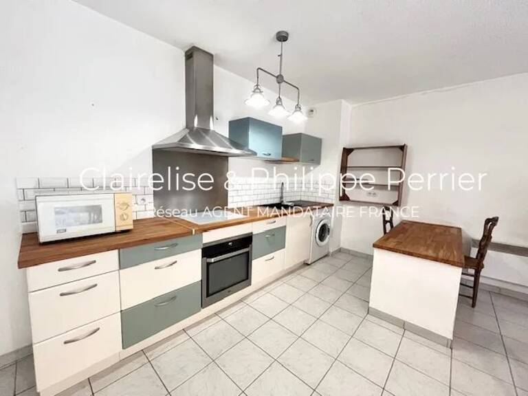 APPARTEMENT CARCÈS au cœur du village au calme — photo 1