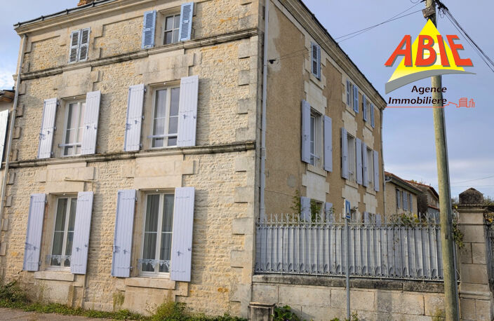 Saint-Hilaire-La-Palud, maison à vendre en pierre de 130m2 — photo 2