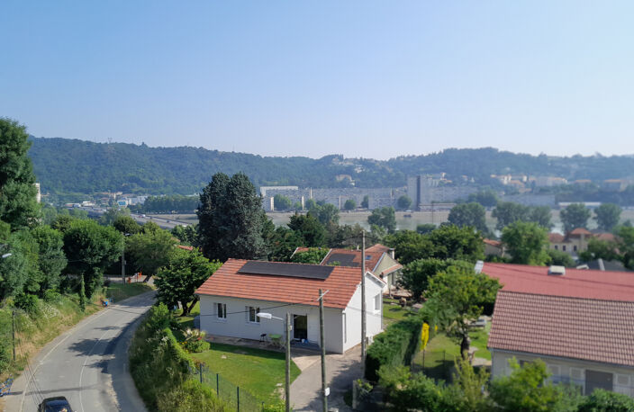 Rez-de- jardin de 84m2 sur Saint Romain en Gal — photo 3