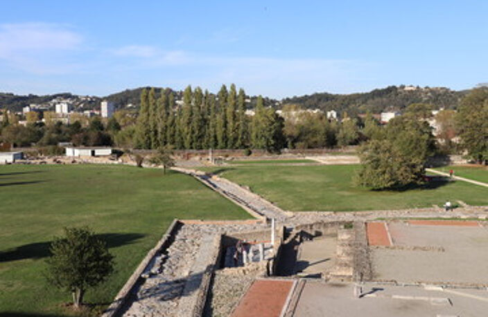 Rez-de- jardin de 84m2 sur Saint Romain en Gal — photo 4