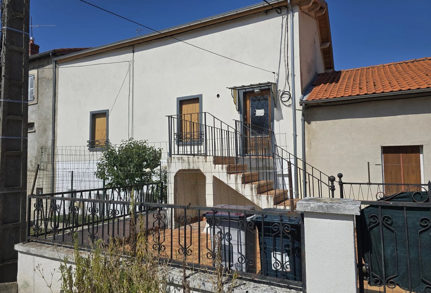 Appartement T3 avec terrasse, terrain et dépendanc e — photo 1