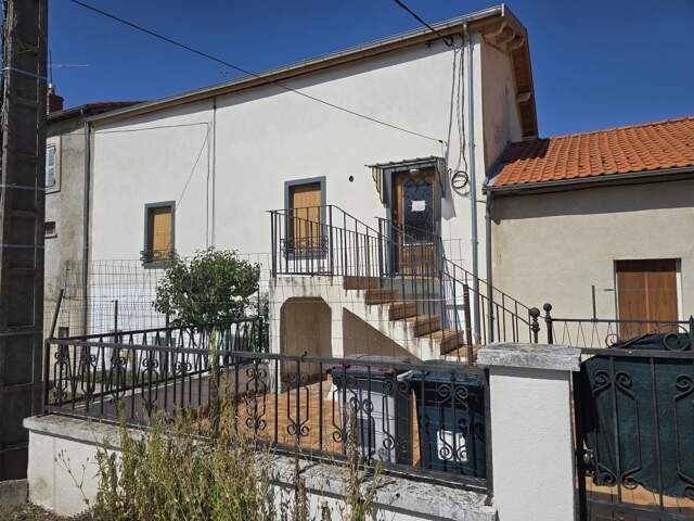 Appartement T3 avec terrasse, terrain et dépendanc e — photo du bien