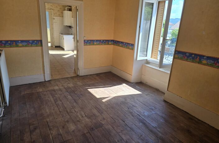 Appartement T3 avec terrasse, terrain et dépendanc e — photo 3