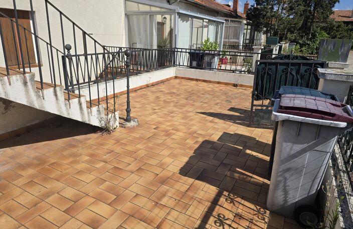 Appartement T3 avec terrasse, terrain et dépendanc e — photo 5