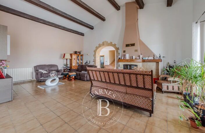AIX-EN-PROVENCE - MAISON FAMILIALE 375 M² - 6 CHAMBRES -  GRAND — photo 3