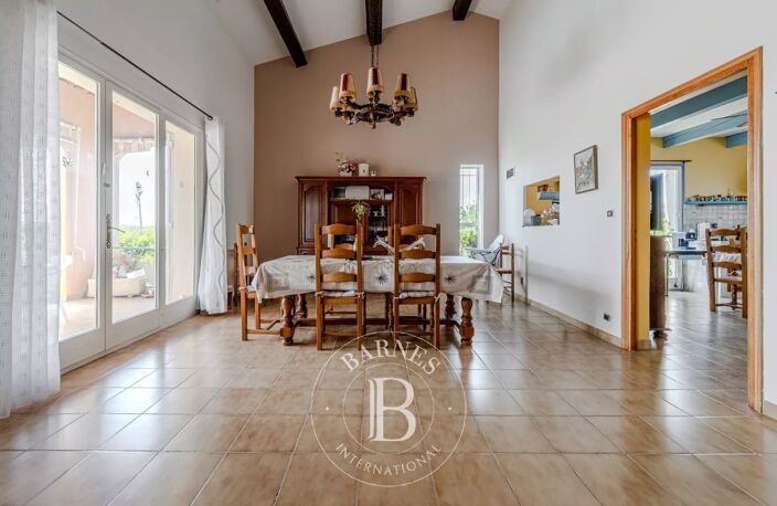 AIX-EN-PROVENCE - MAISON FAMILIALE 375 M² - 6 CHAMBRES -  GRAND — photo 5