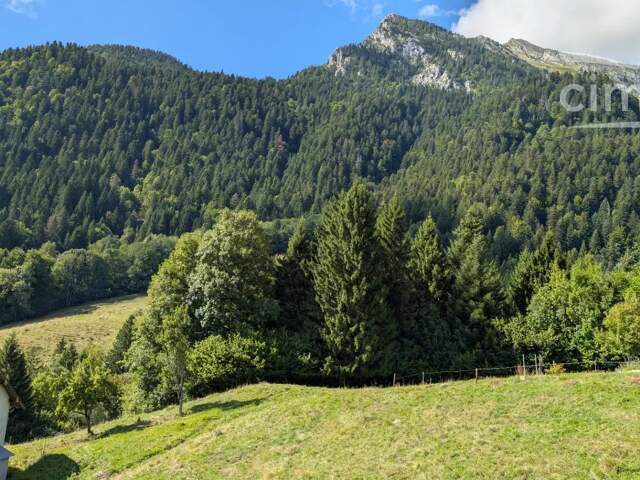 Terrin de 1910 m2 constructible avec magnifique vue montagnes — photo du bien