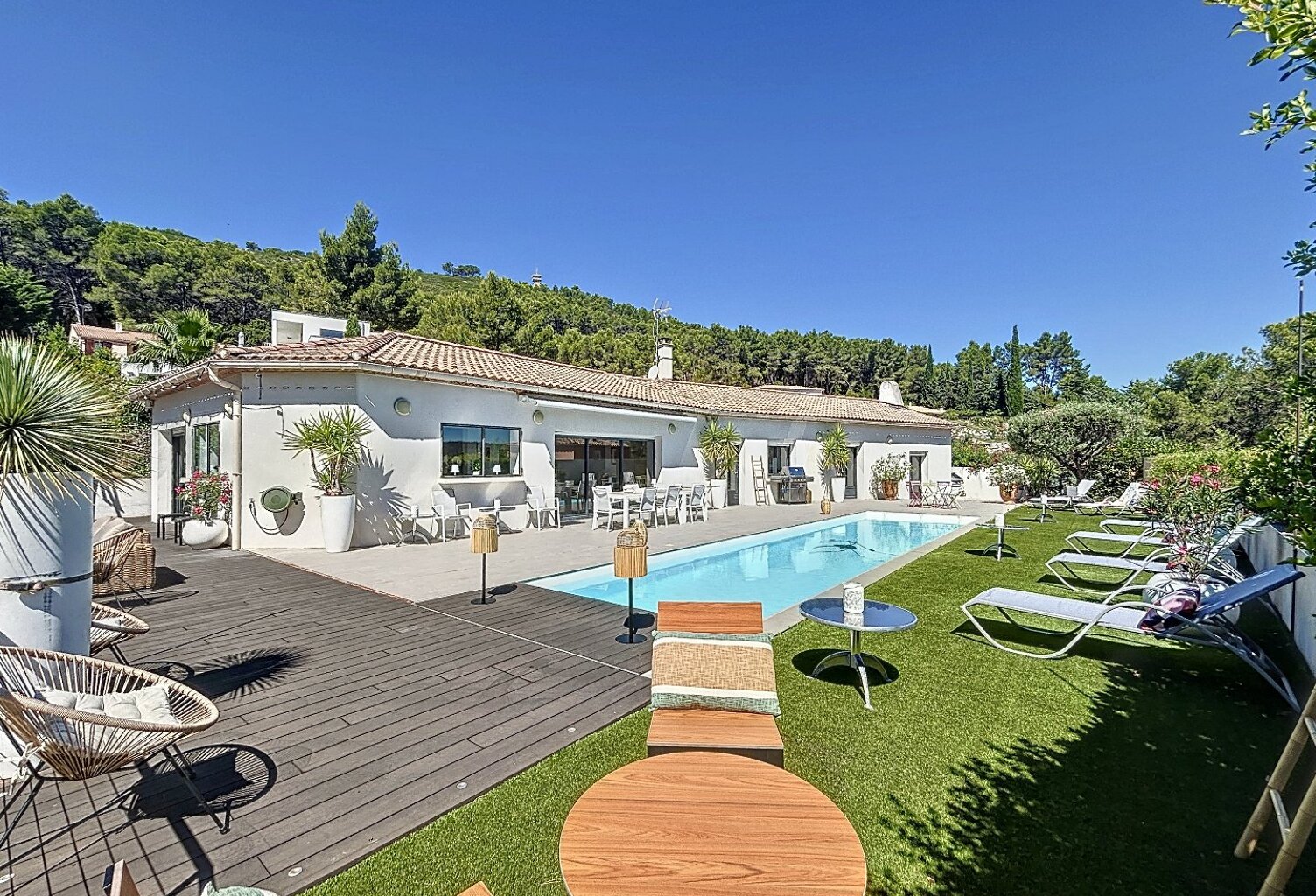 CALVISSON - VILLA CONTEMPORAINE  — photo 1