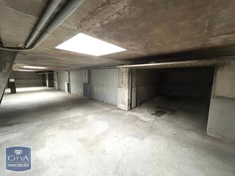 Garage   — photo 1