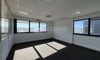 Bureau  242 m² à louer à Meyzieu (69330)