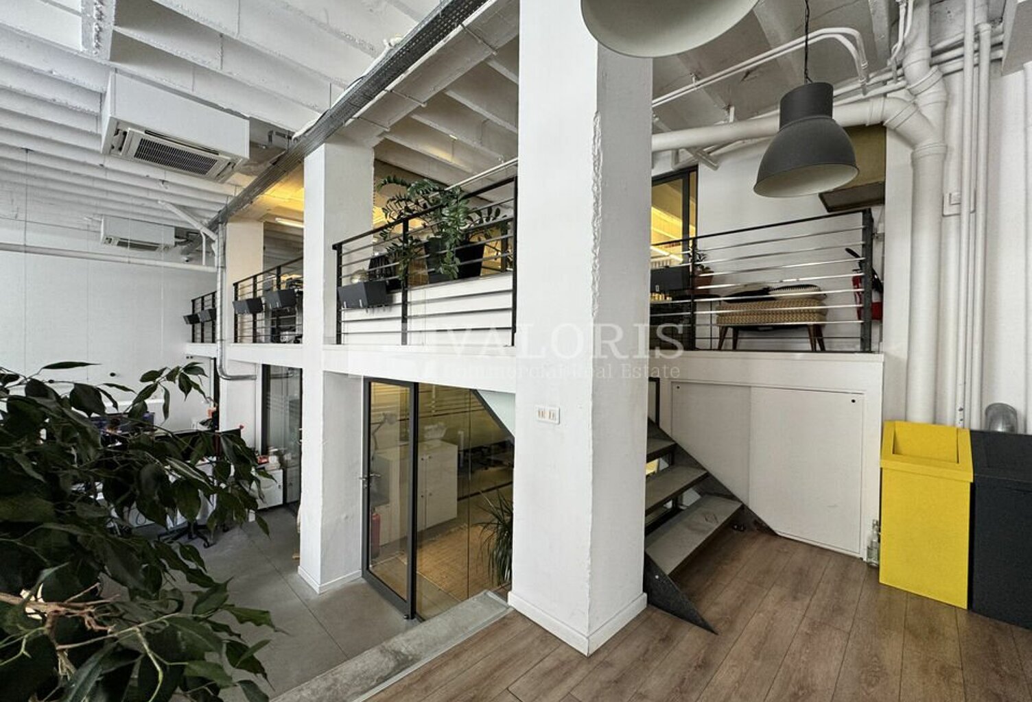 BUREAUX à LOUER — photo 1
