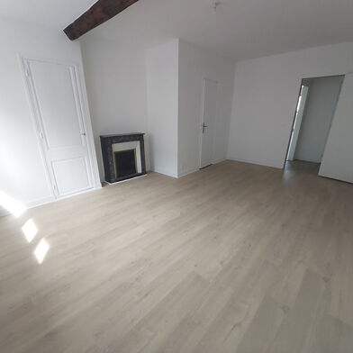 Appartement 3 pièces 864 €