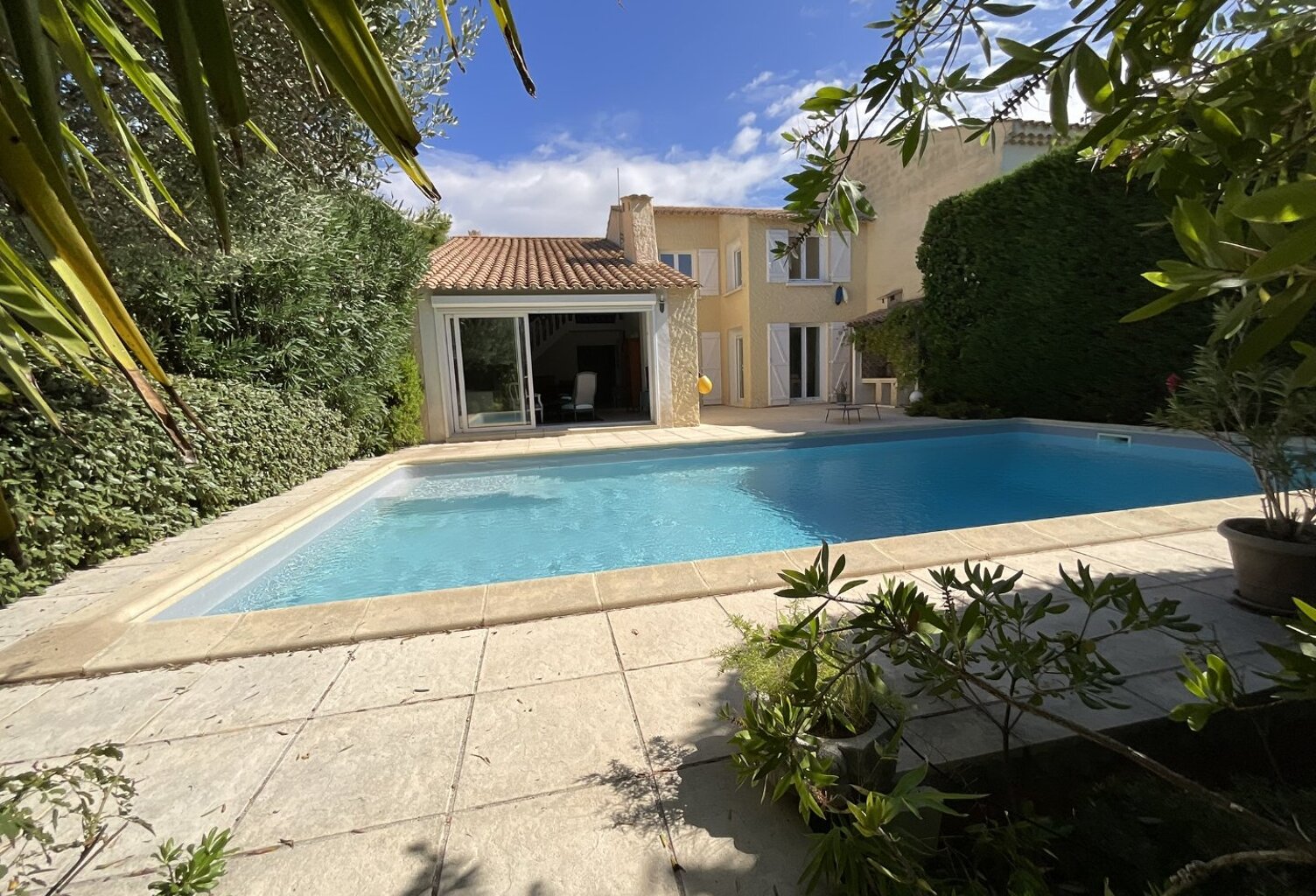Villa — photo 1