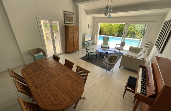 Villa — photo 2