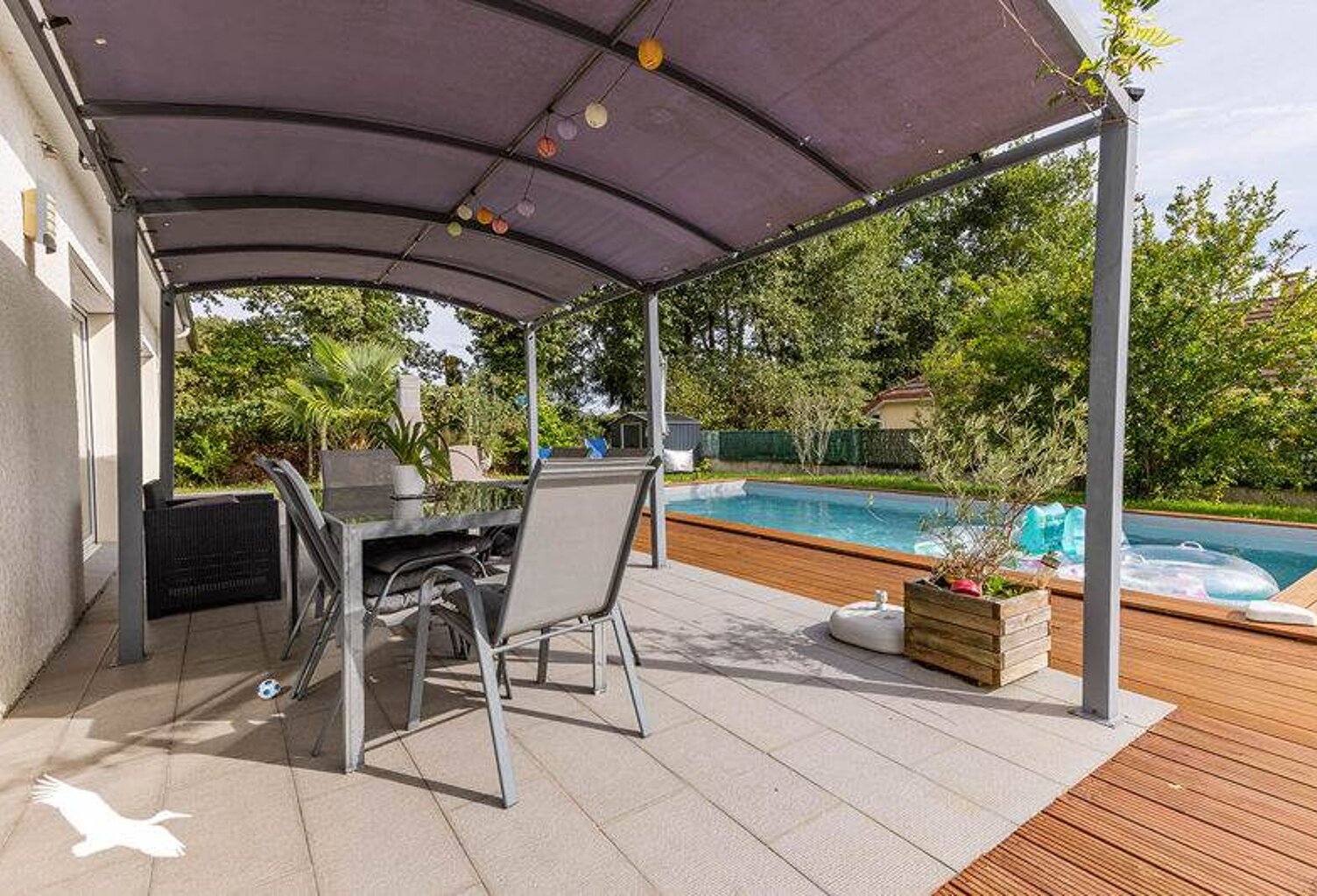 Contemporaine de 8 pièces principales — photo 1