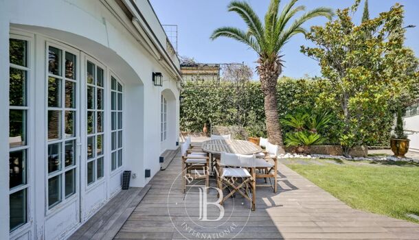 Villa / Maison 8 pièces  à vendre Aix-en-Provence 13100