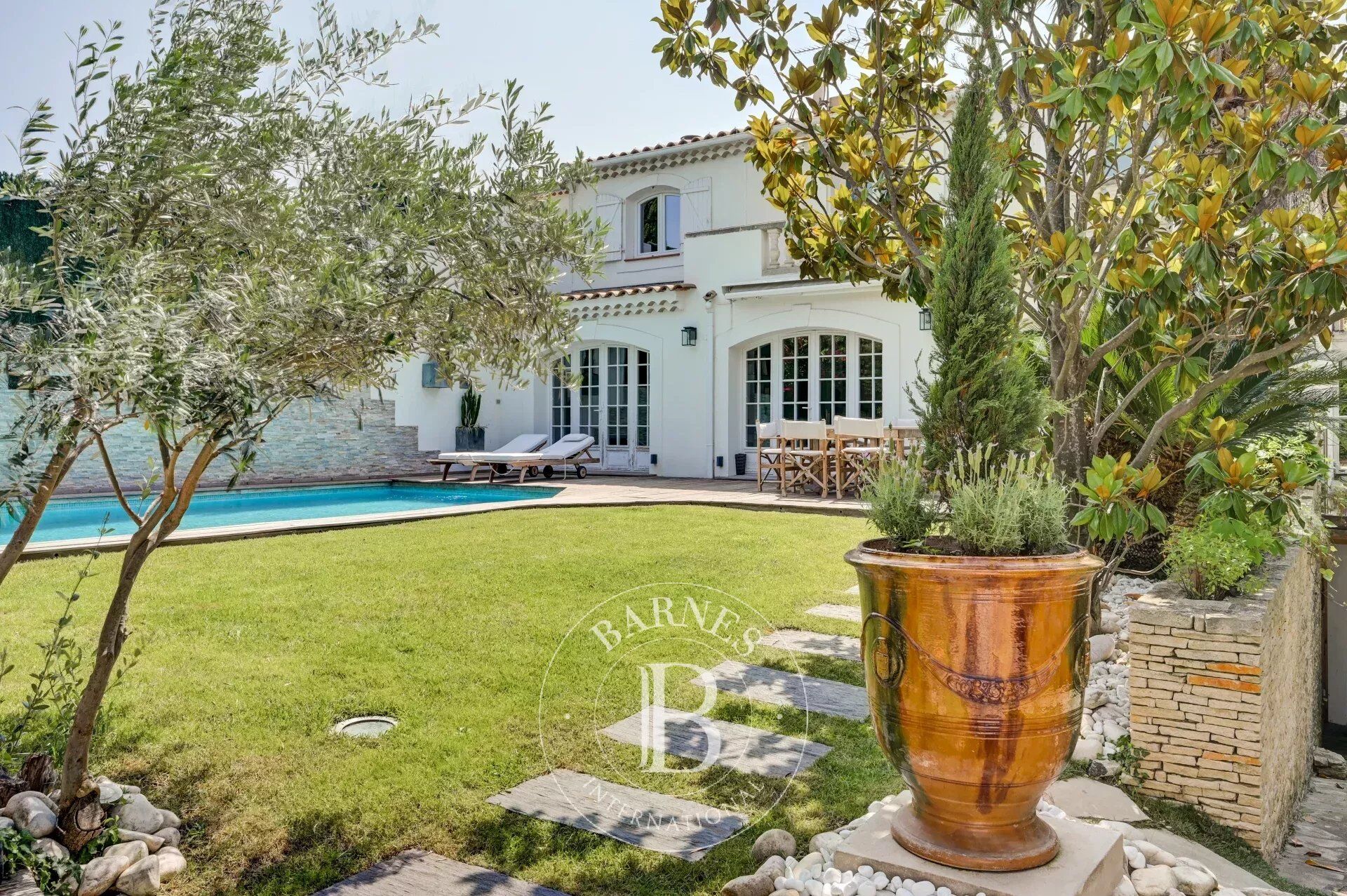 Villa / Maison  T8 à vendre Aix-en-Provence 13100
