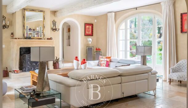 Villa / Maison 8 pièces  à vendre Aix-en-Provence 13100