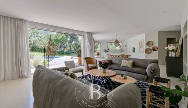 Villa / Maison 9 pièces  à vendre Aix-en-Provence 13100