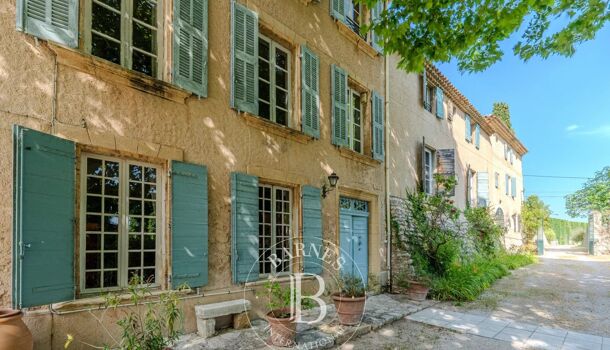 Villa / Maison 15 pièces  à vendre Aix-en-Provence 13100