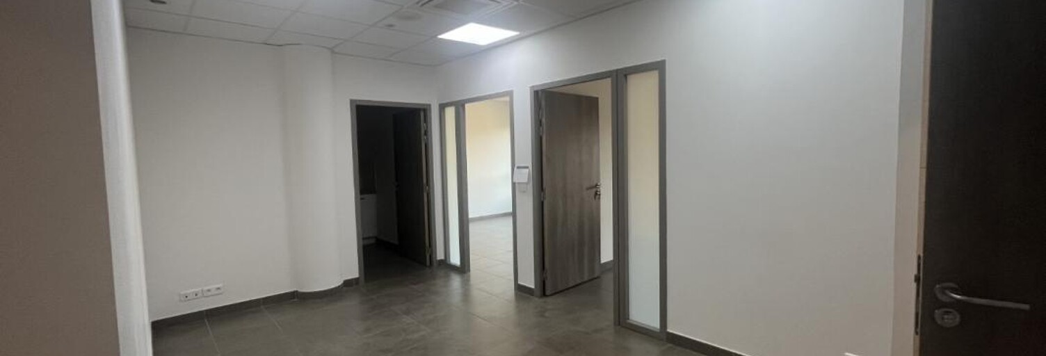 Bureau  59 m² à louer à Ajaccio (20090)