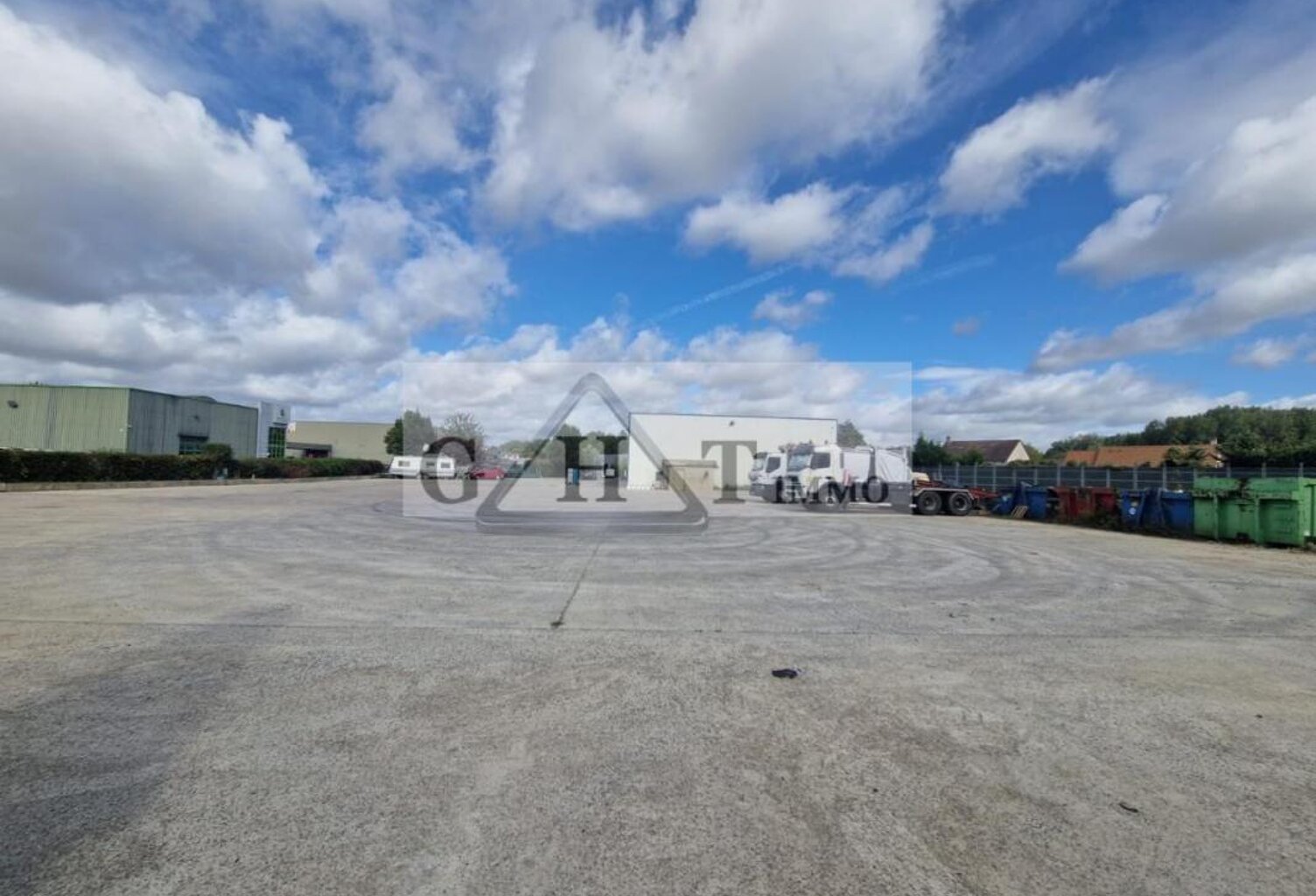 VENTE TERRAIN INDUSTRIEL — photo 1