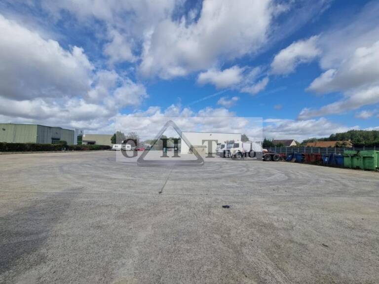 VENTE TERRAIN INDUSTRIEL — photo 1