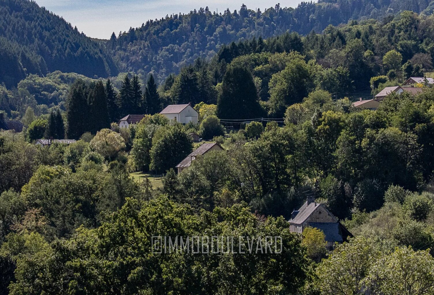 À vendre belle maison de village à Châteauneuf-les-Bains (63) — photo 1