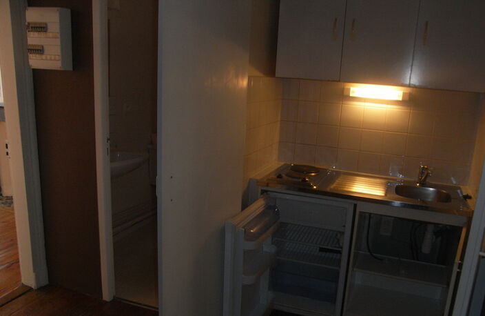 Rodez, Boulevard d'Estourmel, proche cathédrale, local Professionnel en rez-de-chaussée de 46 m² — photo 4