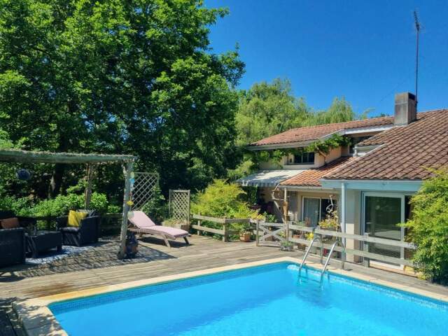 Maison d'architecte de 140 m² avec piscine sur 3000 m² de terrain — photo du bien
