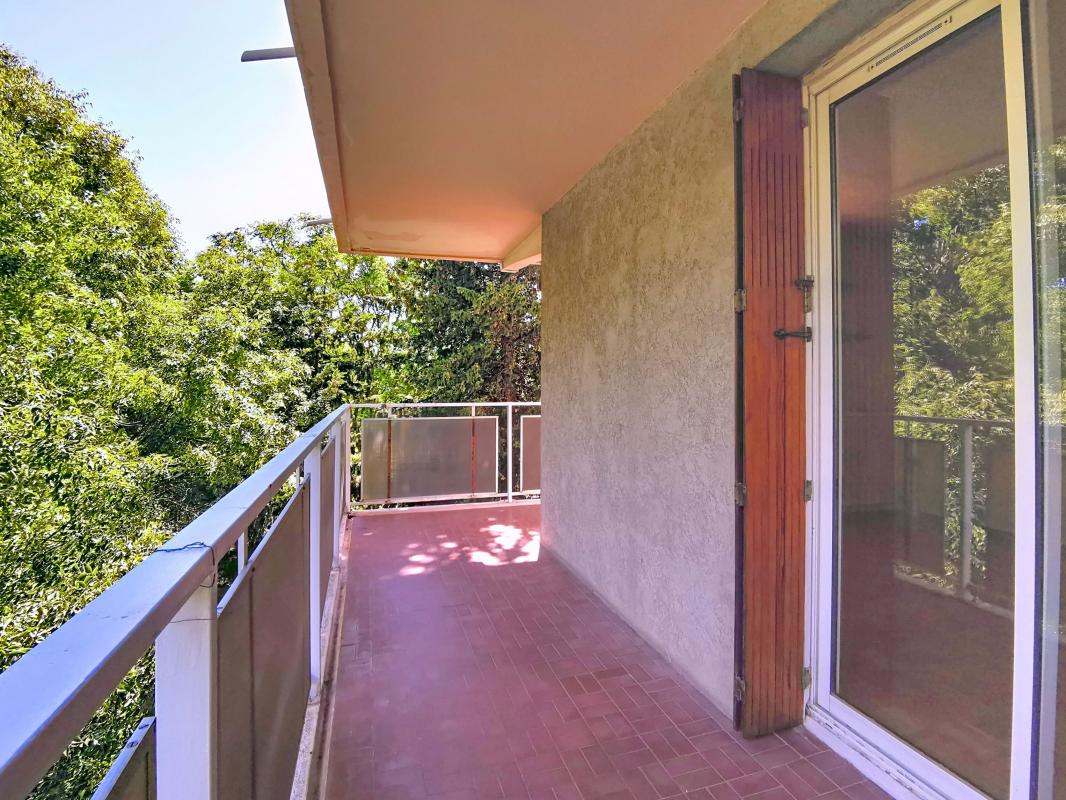 Appartement T3 à vendre, résidence sécurisée avec terrasse, parking, cave, ascenseur, Toulon Ouest secteur Les Routes