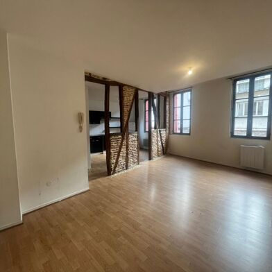 Appartement 3 pièces 587 €