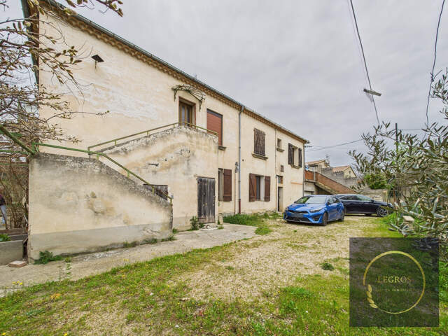 Villa de 250m2  avec dépendance sur une parcelle de 525 m2 à — photo du bien