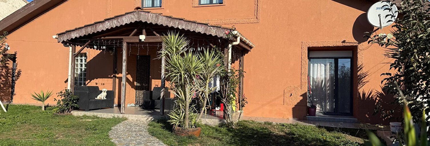 Maison 8 Pièces 220 m² à vendre à Tauriac (33710)