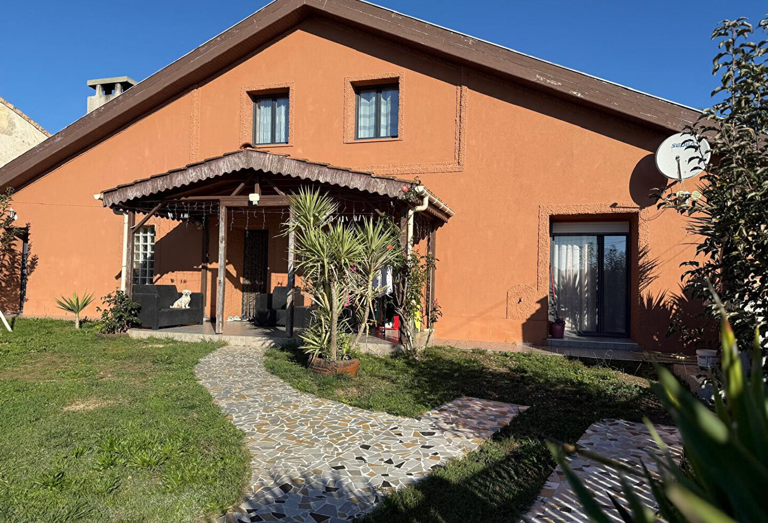 MAISON DE 219 m2 AVEC JARDIN — photo 1