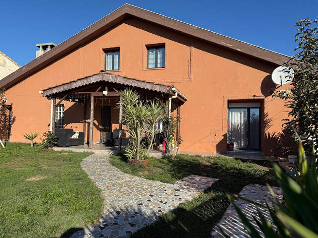 MAISON DE 219 m2 AVEC JARDIN — photo du bien