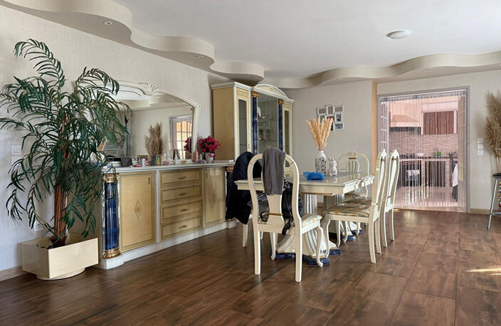 MAISON DE 219 m2 AVEC JARDIN — photo 2