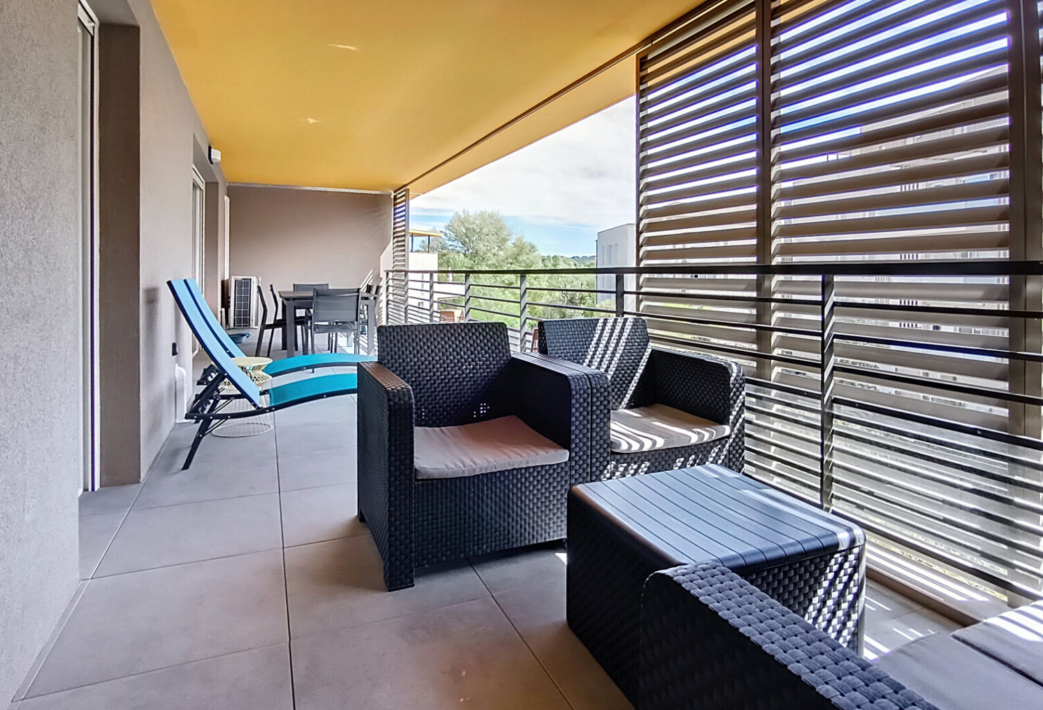 FREJUS T3 TERRASSE PISCINE GARAGE DOUBLE PARKING — photo 1