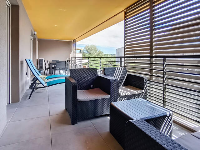 FREJUS T3 TERRASSE PISCINE GARAGE DOUBLE PARKING — photo du bien