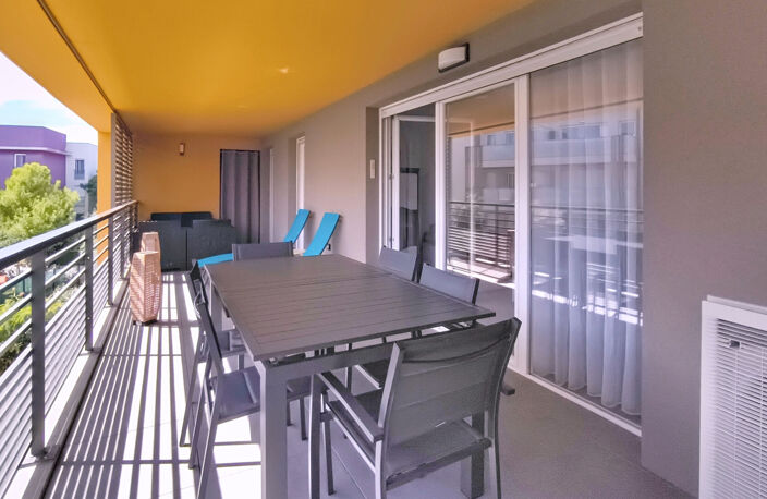 FREJUS T3 TERRASSE PISCINE GARAGE DOUBLE PARKING — photo 2