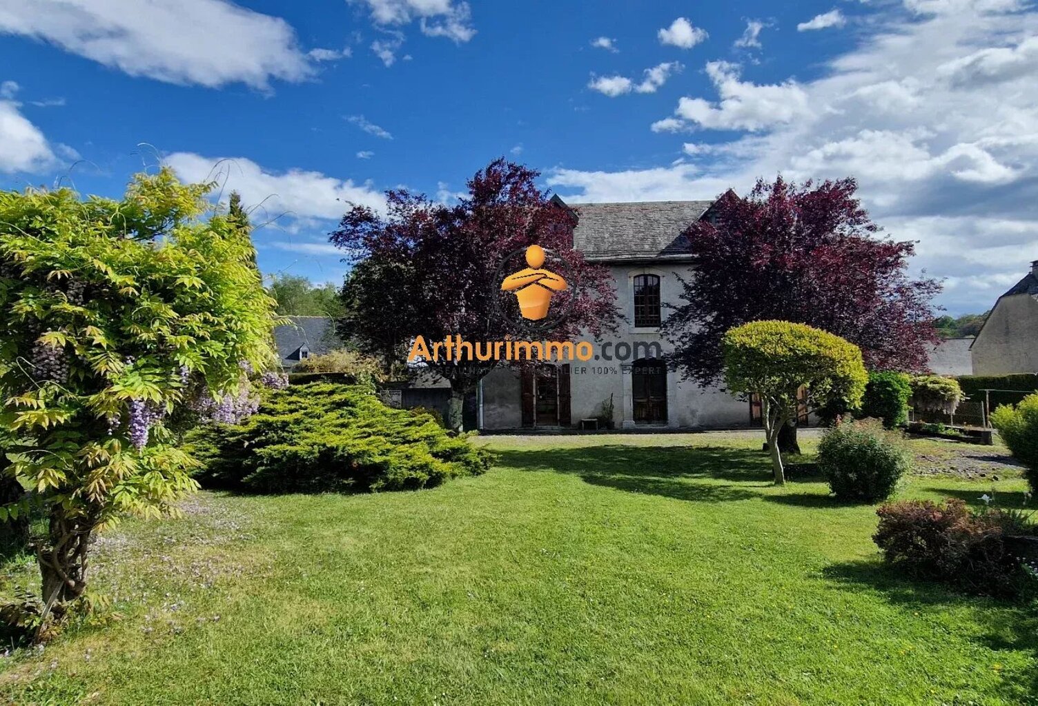 Maison du 19 ème sur 1500 m² de terrain en coeur de Village Prisé — photo 1