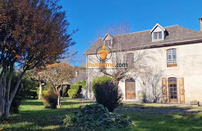 Maison du 19 ème sur 1500 m² de terrain en coeur de Village Prisé — photo 4