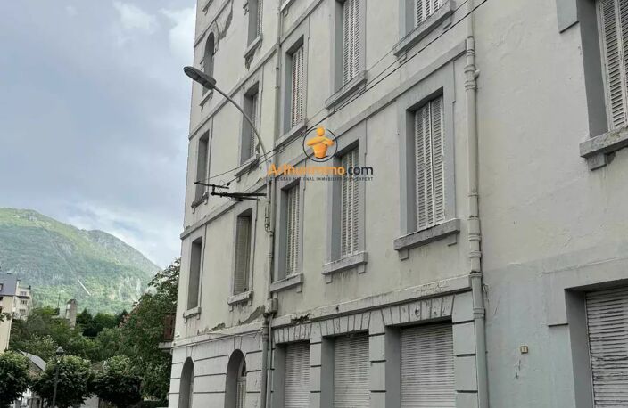 Ancien Hotel en bord de Gave proche des sanctuaires — photo 2