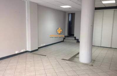 80 m², 3 vitrines, 3 bureaux : votre commerce prêt à briller à côté de la place de l’église ! e — photo du bien