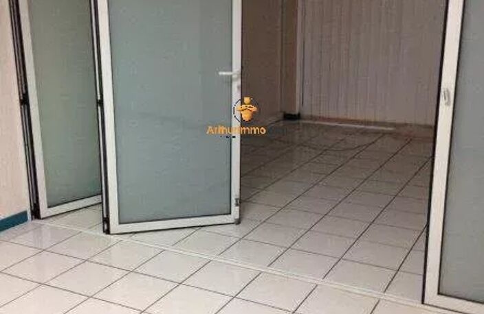 80 m², 3 vitrines, 3 bureaux : votre commerce prêt à briller à côté de la place de l’église ! e — photo 3