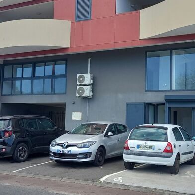 Bureau 10 pièces 4000 €